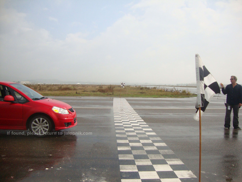 Illustration for article titled First Photo Of The Top Gear USA Set